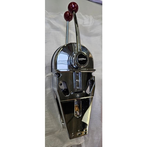 MULTIFLEX two-lever control throttle and shift function, seawater-resistant control with safety indicator, one-hand operation