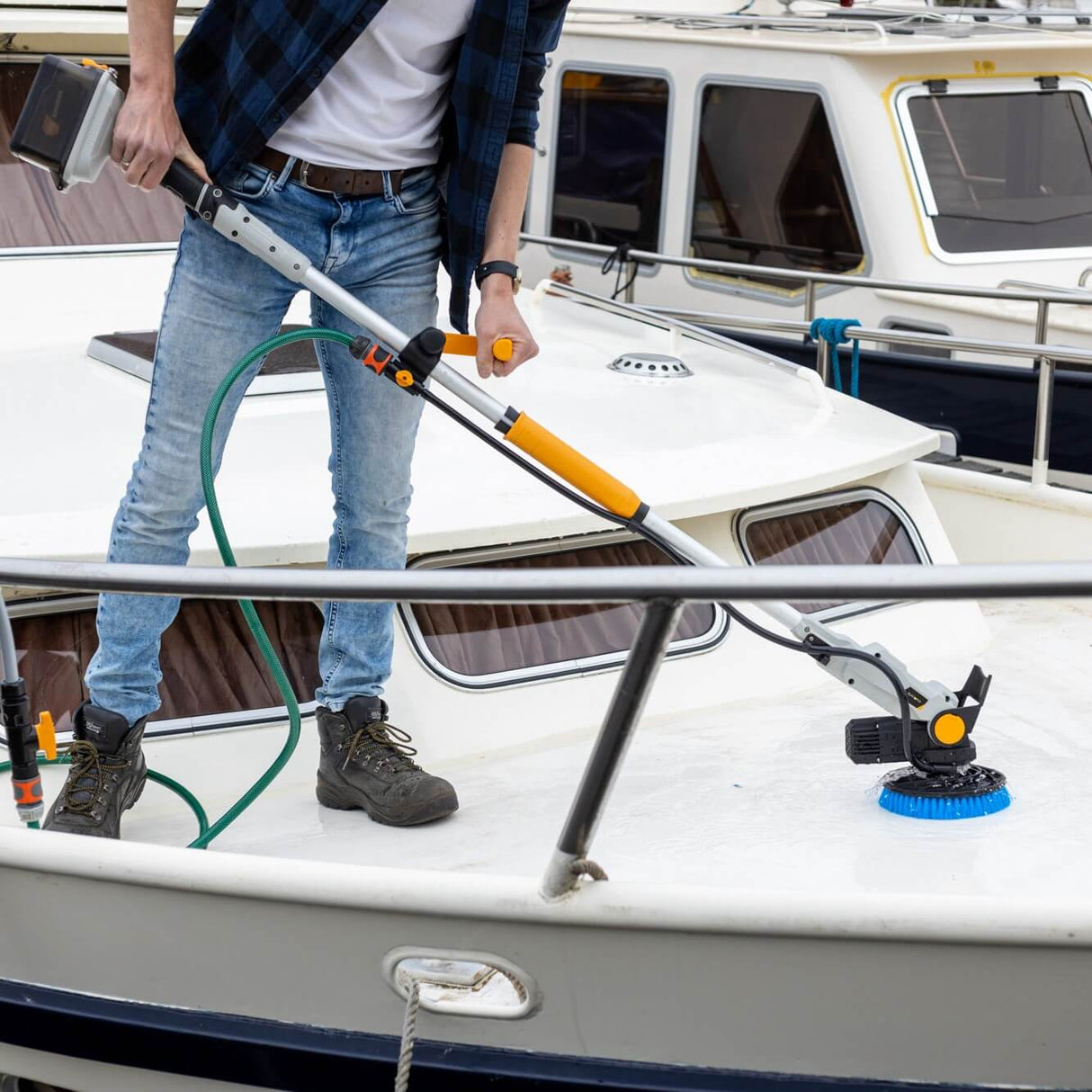 Twinbrush® Akku-Reinigungsbürste Nautic 18V - Set mit Akku und Ladegerät