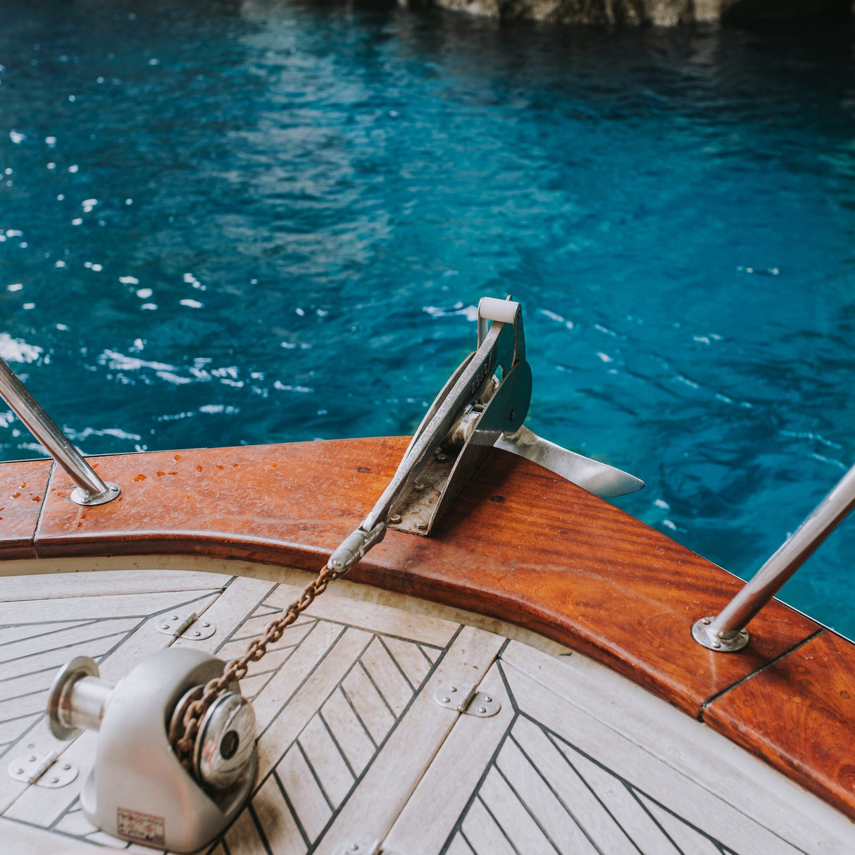 QUICK Ankerwinde Aluminium IP 6 für Yachten bis 13 m, Vertikalwinde, integriertes Kettenzählwerk