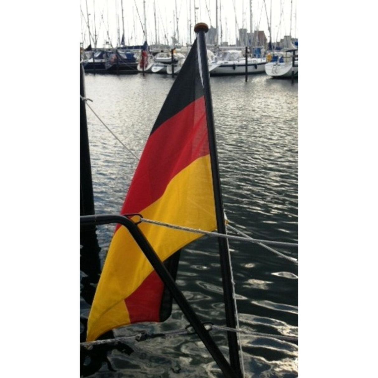 Flaggenstock in Carbonoptik