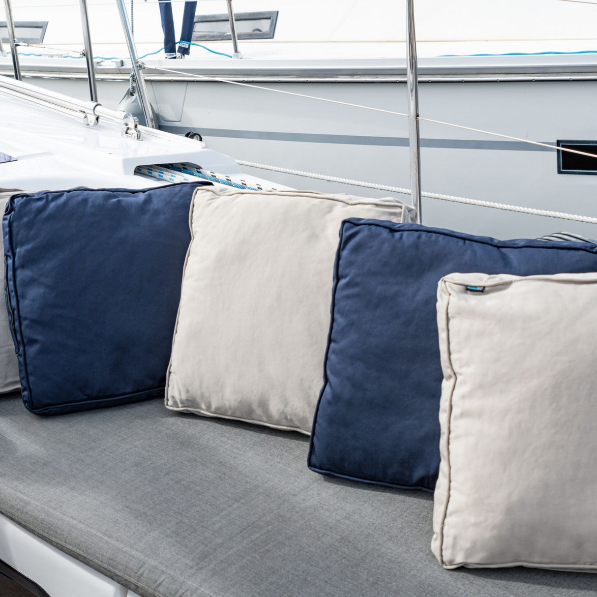 Boxkissen Sitzkissen für Sessel und Gartenbank, platzsparendes Kissen mit Tragegriff, angenehmer Sitzkomfort - beige, navy, burgunder, hellgrau, himmelblau