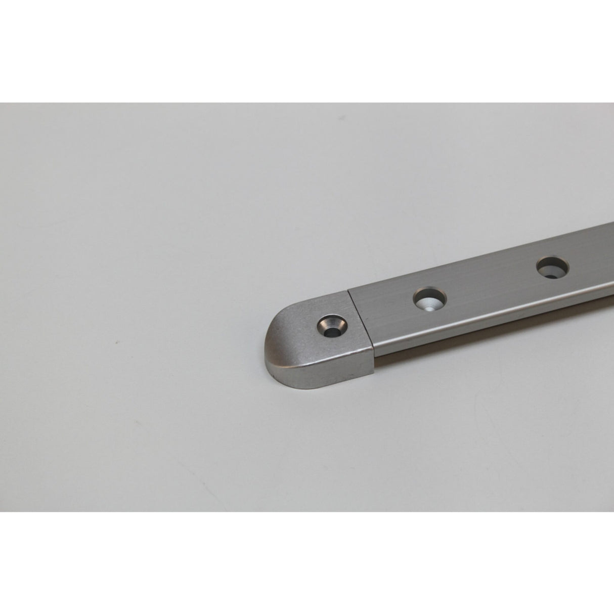 Pfeiffer Genua-Schienen Endstück, 2 Stück, Schienenabschluss, hohe Stabilität - 25x4 - 32x6 mm